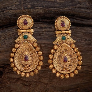 Indian jewelry,Golden Kundan Indian ethnic earrings,indian earrings,desi earrings,traditional earrings,desi jewelry,wedding earrings