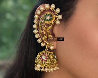 Pendientes tipo ear cuff étnicos florales con perlas y circonitas cúbicas.