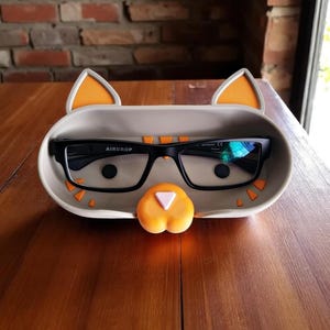 Kitten Eyeglass Tray - Adorable Animal Friend Eyeglass Tray - Cute 3D Printed Cat Holder for Glasses - Fun Nightstand Organizer