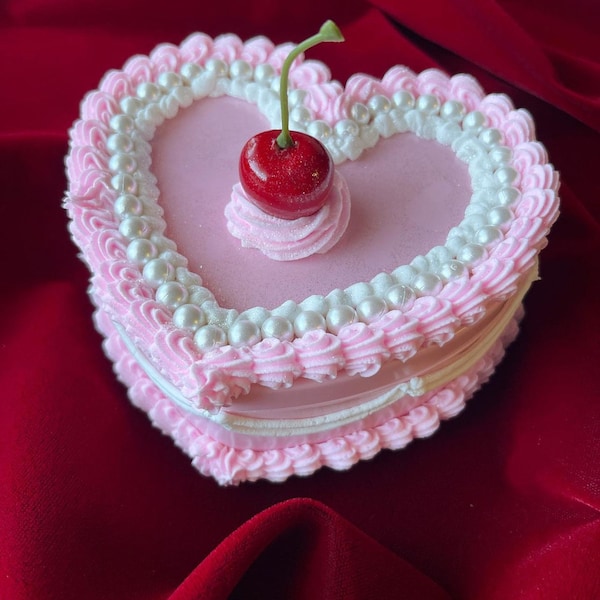Heart Cake Jewelry Box: Pink Decorative Accessory Holder