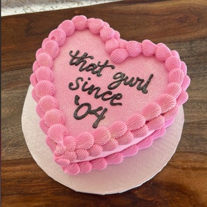 Rosa Vintage Herz-Torte / Fake Cake / dass Gurl-Kuchen