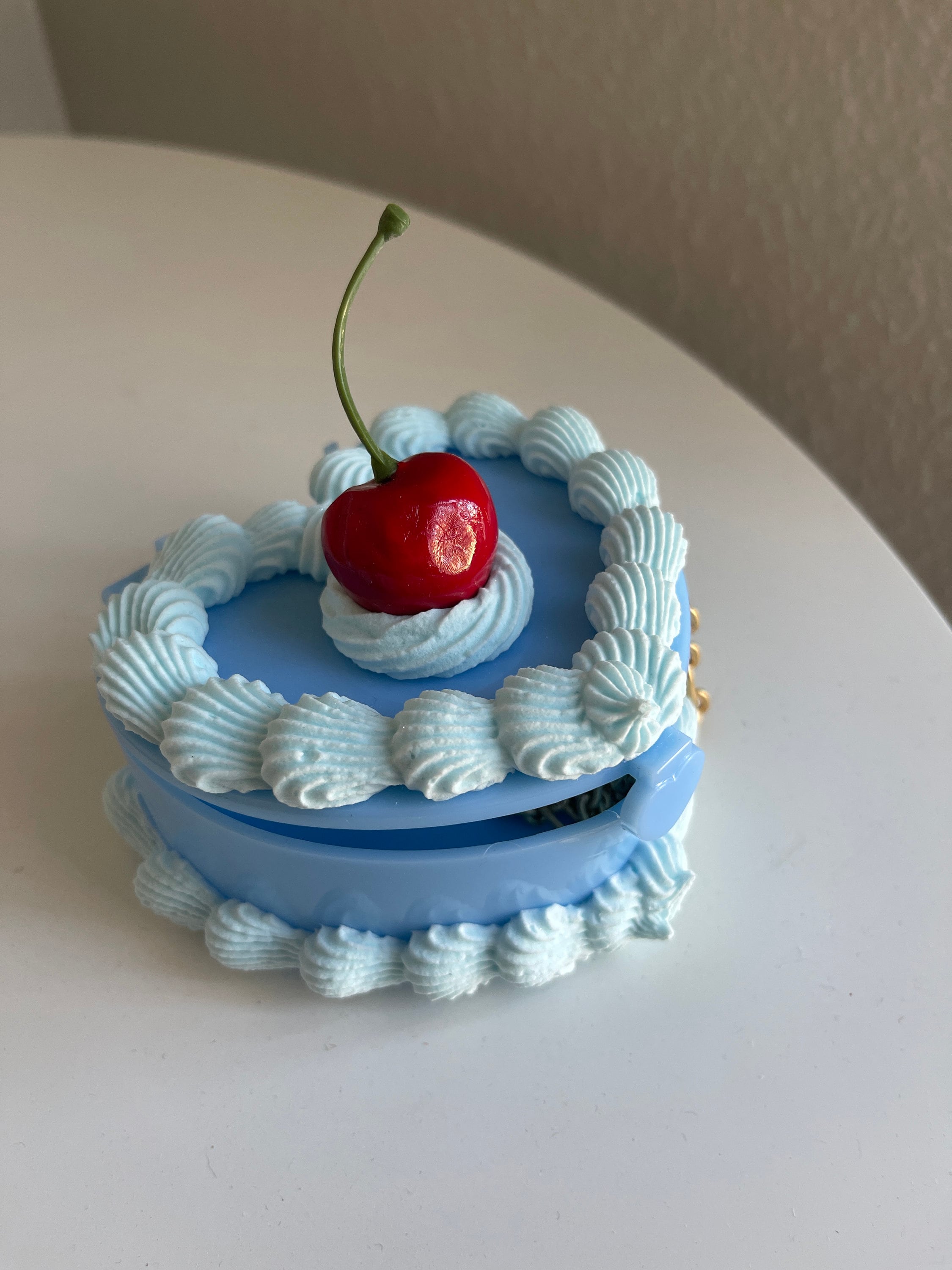 Caja de baratijas con forma de pastel de corazón azul claro: mini joyero