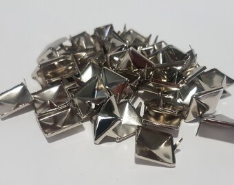 Piramidy 1/2" z 2 zębami, wyroby skórzane DIY - worek 50 sztuk