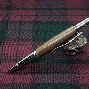 Calamus Black Walnut Silver Gunmetal Twist Ballpoint Pen / Sierra (Cierra) Style / Penna artigianale in legno