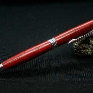 Calamus Padauk Wood Slimline Twist Pen / Mano Girada / Madera Real