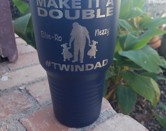Machen Sie es zu einem doppelten #Twindad von GIRLS, Vater, Vater, Vater, Vater, Vater, Zwillinge, Mehrlinge, Laser graviert 18 Farben und 8 Größen zur Auswahl!