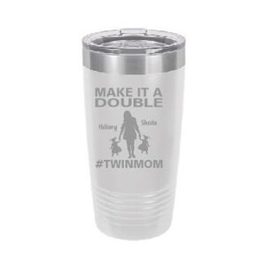 Maak er een dubbele #TWINMOM van MEISJES, moeder, mama, mama, mama, tweelingen, veelvouden, lasergegraveerd 18 kleuren en 8 maten om uit te kiezen!