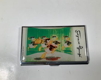 Estuche para tarjetas de visita vintage de ACME Studio con diseño de Andy Warhol y el Pato Donald.