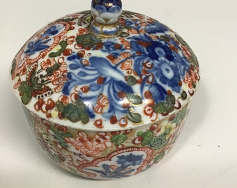 18th Century Meissen Porcelain Floral Round Trinket Box with Blue