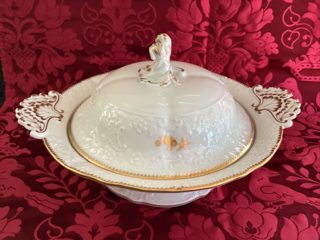 Meissen Porcelain Round Covered Serving Dish, White With Gold Flowers