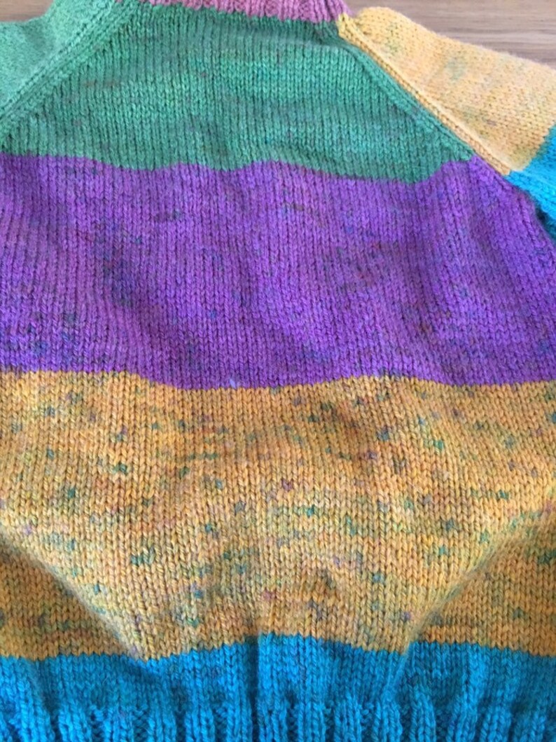 Rich shades of greens brown purple To fit age 8-9. Boy/'s sweaterjumperpullover