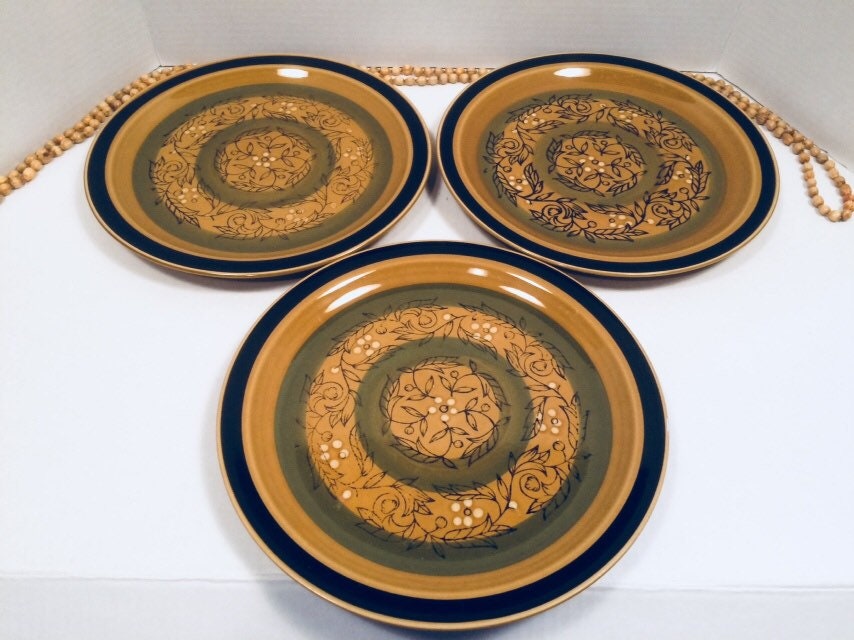 Japan Stoneware Honey Flower Designer's Collection Dinner Plates 10.5" Japan Stoneware Honey Flower Designer's Collection Dinner Plates 10.5"