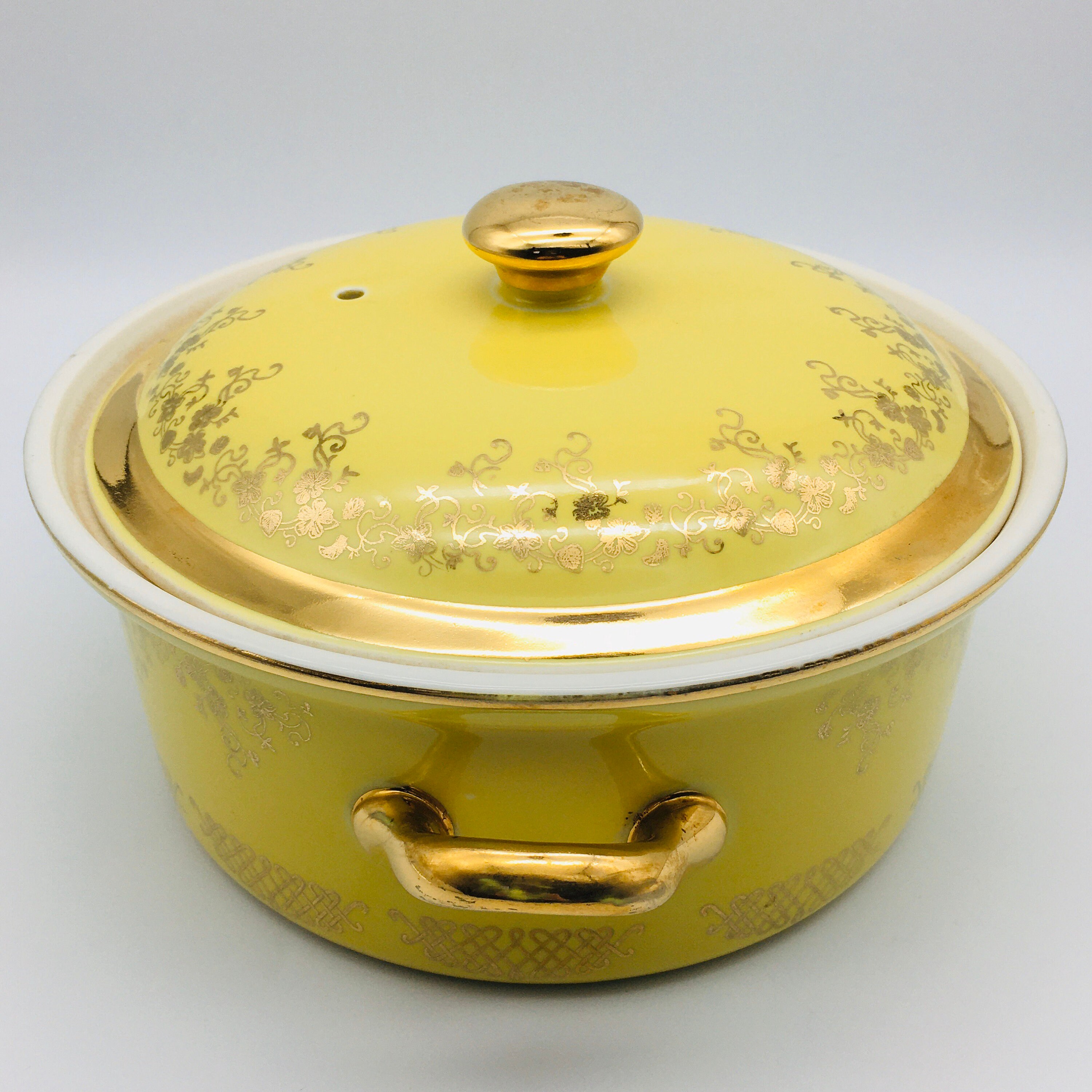 Hall Superior Quality Kitchenware Casserole, Yellow and Gold Lidded Casserole Dish