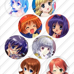 K&ouml;nnte beinhalten: Satz mit sieben runden Anime-Charakter-Kn&ouml;pfen. Jeder Knopf zeigt ein anderes Anime-M&auml;dchen mit verschiedenen Haarfarben, darunter Blau, Blond, Orange, Lila und Braun. Die Kn&ouml;pfe sind alle kreisf&ouml;rmig und haben einen wei&szlig;en Hintergrund.