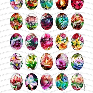 Op de afbeelding: Vierentwintig ovale cabochons met bloemmotieven. De cabochons tonen een verscheidenheid aan bloemen, waaronder rozen, lelies en madeliefjes. De bloemen zijn geschilderd in levendige kleuren, waaronder rood, roze, blauw, geel en groen.