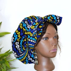 SATIN lined bonnet.