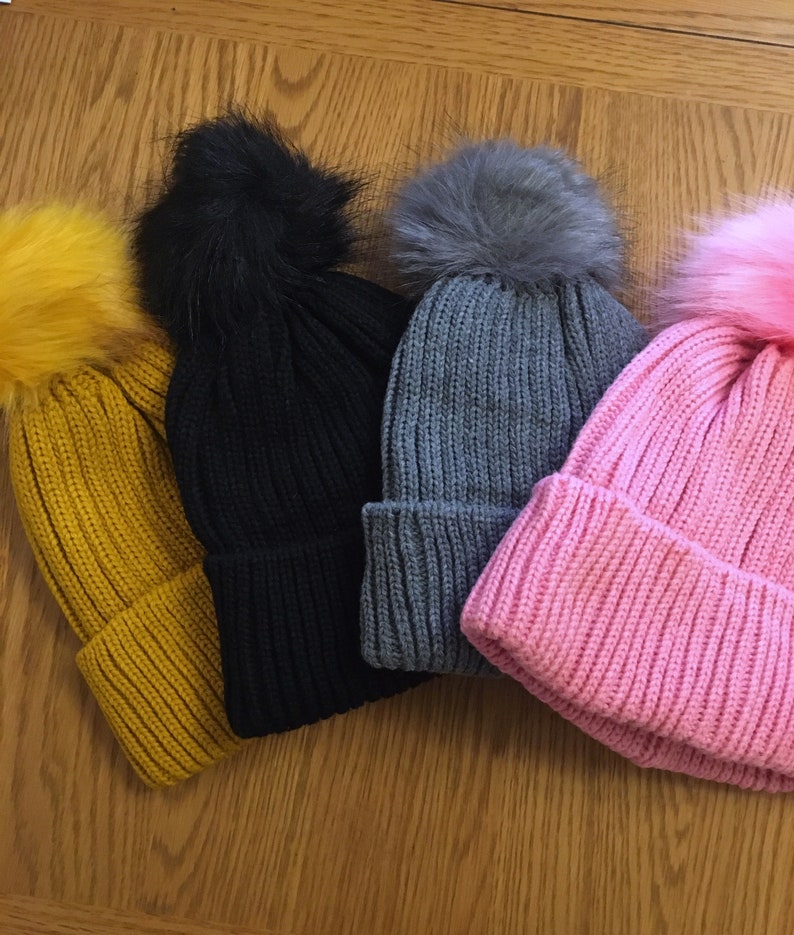 Satin lined chunky winter hat/ detachable Pom Pom. zdjęcie 1