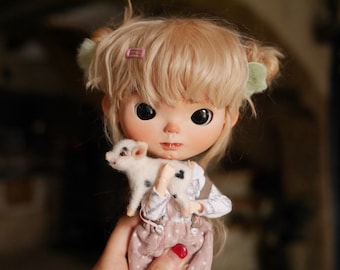 Kimi custom blythe bambola personalizzata OOAK  con capelli mohair biondi e occhi piccoli modificati