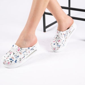 Woman Floral Pattern Air Max Clogs - Slippers- Mules