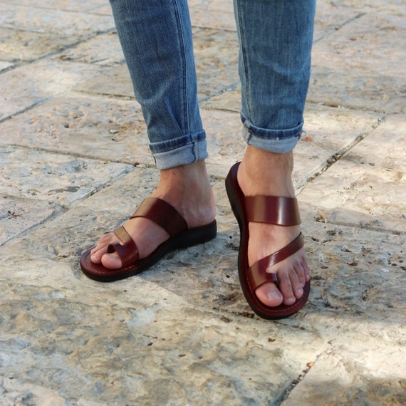 toe ring sandals mens