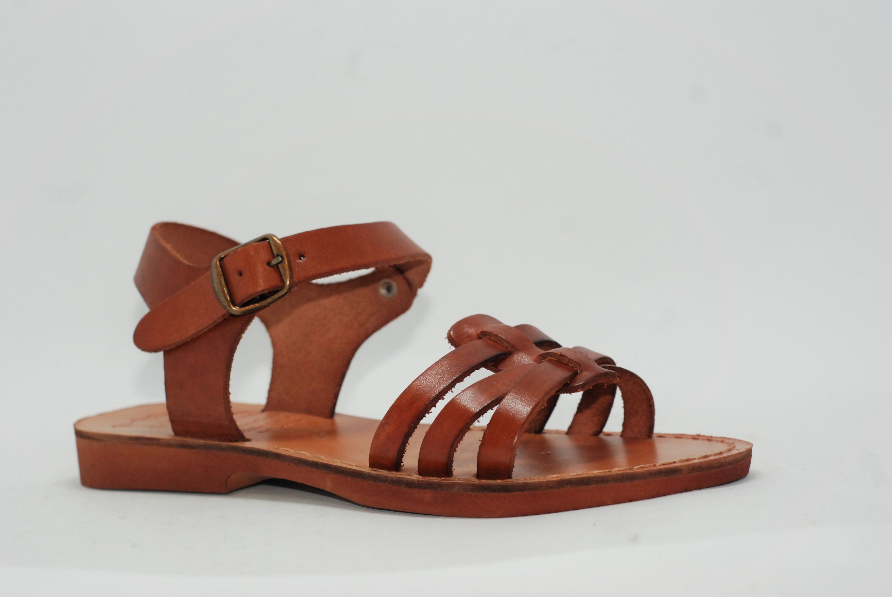 leather strappy sandals flat
