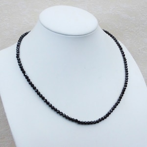Gemstone necklace–47-50 cm black spinel necklace – 4 mm fac. Pearls - Necklace