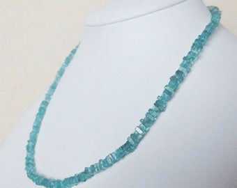 Apatite gemstone necklace – 41-43 cm necklace – 4 mm square discs – necklace