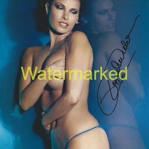 Raquel Welch Signed Photo Reprint - Vintage Hollywood Actress - 1960s-70s Icon - Autograph Reproduction - Collectible Wall Art