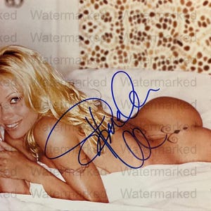 Pamela Anderson Photo Reprint: 90s Baywatch Icon, Autograph Reproduction