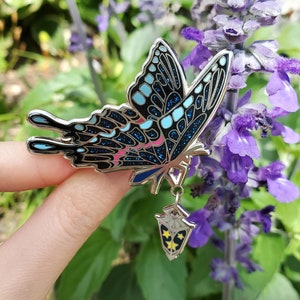 Star Carrier Enamel Pin Glow in the Dark Animals with Lantern Stars Gold Silver Swallowtail Butterfly Cute Fantasy Insect Glitter Accessory