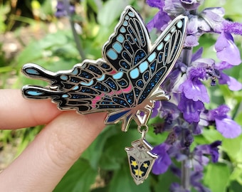 Star Carrier Enamel Pin Glow in the Dark Animals with Lantern Stars Gold Silver Swallowtail Butterfly Cute Fantasy Insect Glitter Accessory