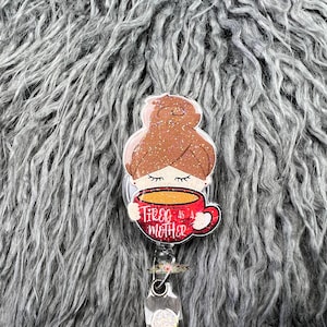 Maman fatiguée, maman fatiguée, bobine de badge, chignon désordonné, bobine de badge de tous les jours, vie de maman