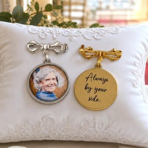 Pin de solapa con lazo fotográfico personalizado conmemorativo/Borde conmemorativo/Pin de solapa en memoria/Insignia fotográfica/Pin fotográfico conmemorativo/Pin de boda/Regalo de graduación