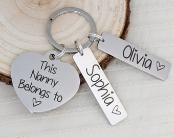 Regalo para madres: Juego de llaveros para mamá y familia (niñera, papá, mamá, tía) con etiquetas de nombre grabadas personalizadas.