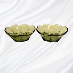 Vintage Avocado Green Glass Bowls - Scalloped Edge, Set of 2
