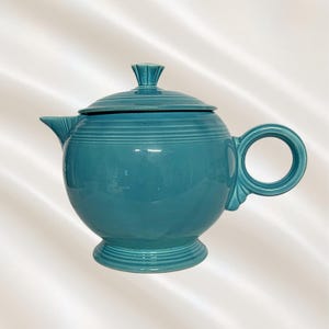 Fiestaware 5 Cup Teapot Turquoise Vintage Ceramic Pottery • Classic Ring Handle Design • Kitchen Decor Collectible Fiesta Ware,