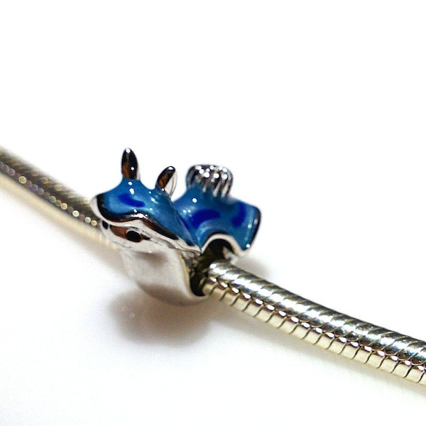 Perle nudibranche argentée, nudi bleu, pendentif nudibranche argenté, breloque nudi, nudibranche bleu, nudi émaillé