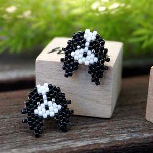 dog earrings / Beaded black and white springer spaniel Earrings / animal earrings /