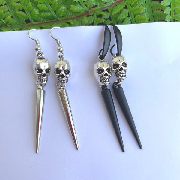 Skull Earrings - Spooky earrings - Horror Earrings - Scary Skeleton - Halloween Dangle Earrings