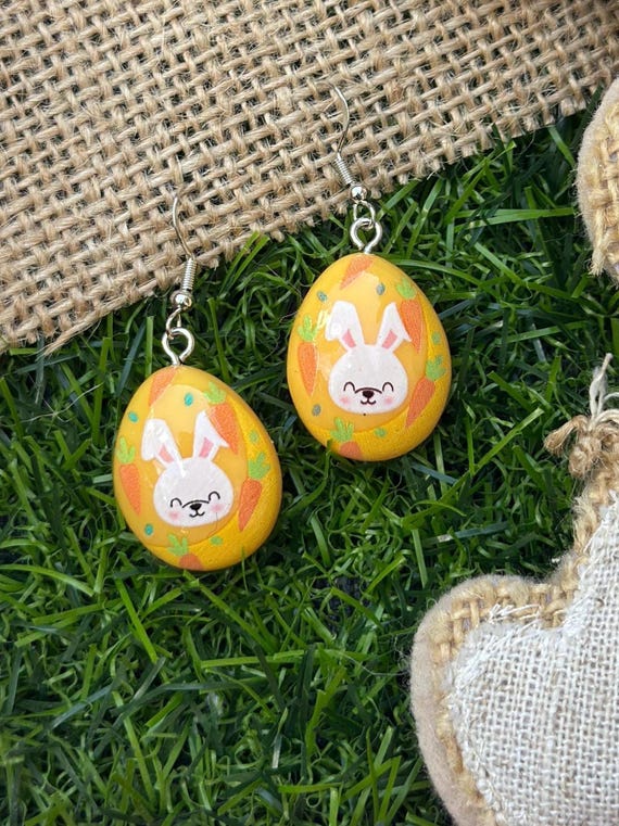 La Bambina Con Un Coniglio Di Coniglietto Ha Una Pasqua Immagine Stock