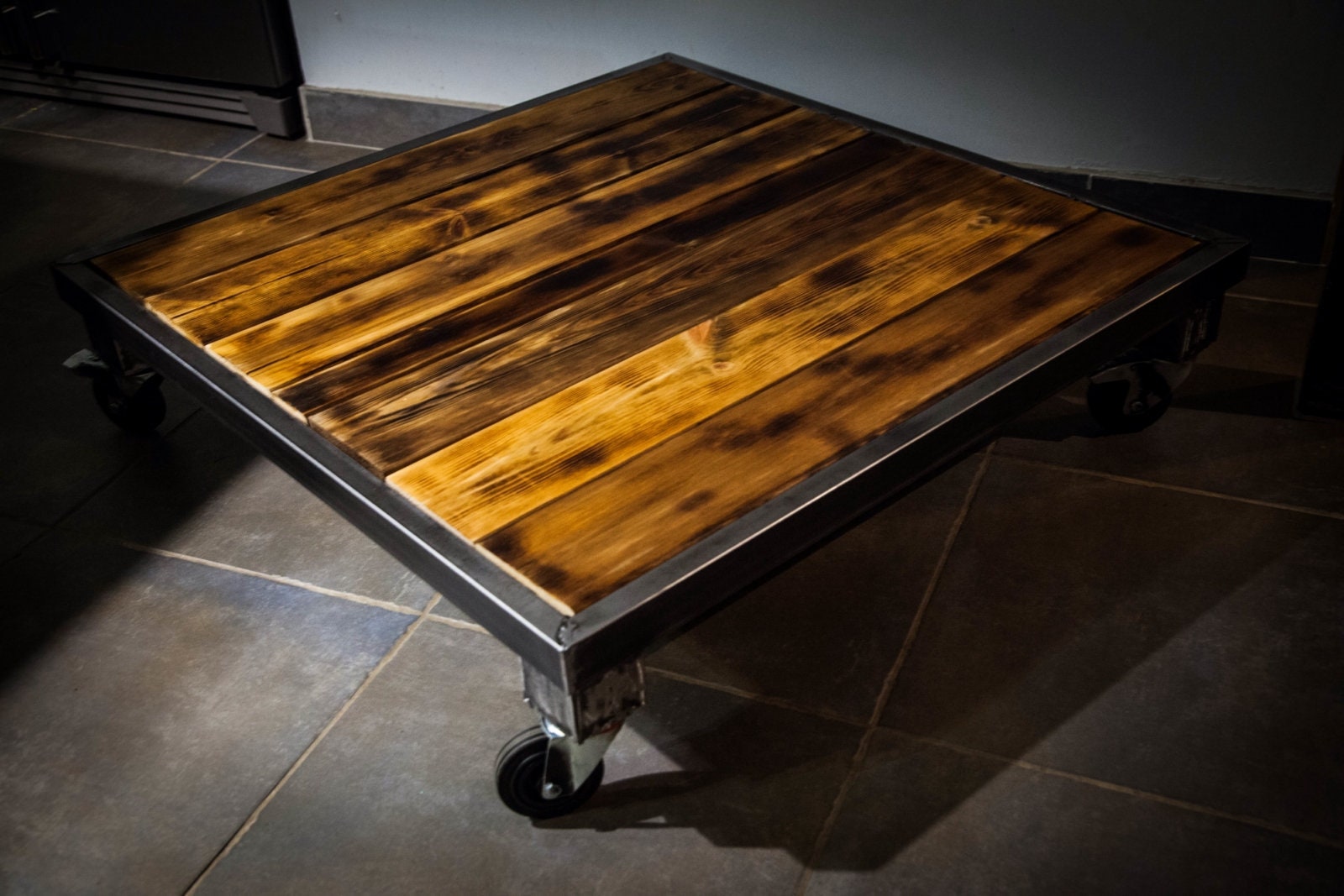 Table Basse Industrielle sur Roulettes avec Freins - Industrial Coffee Table | Casters With Brakes