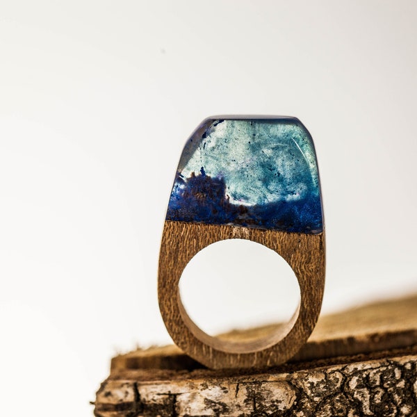 Bague en résine et bois - Taille sur mesure - Secret wood ring - "World inside a ring" - Custom size