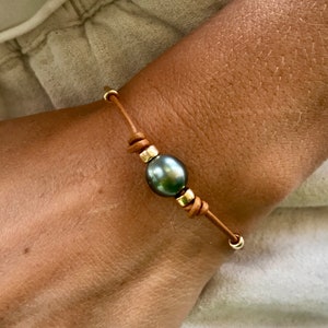 Bora Tahitian Pearl Bracelet w/ 9mm Genuine Tahitian Pearl | Pearl and Leather Bracelet | Made in Hawaii