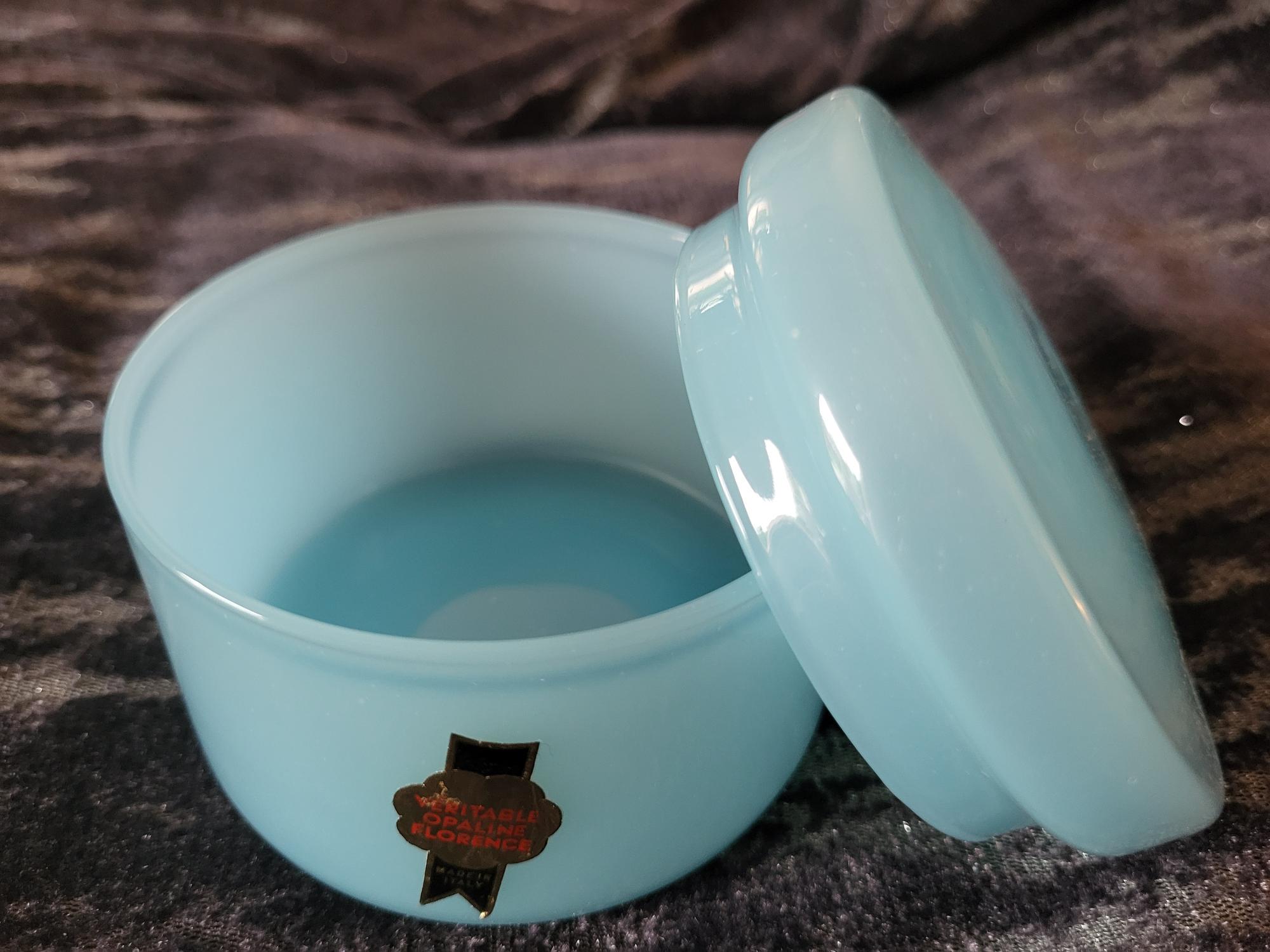 Ensemble Vintage 3 Flacons + 1 Bonbonnière Opaline Verte - Occasion, Fêlure Sur Bonbonnière