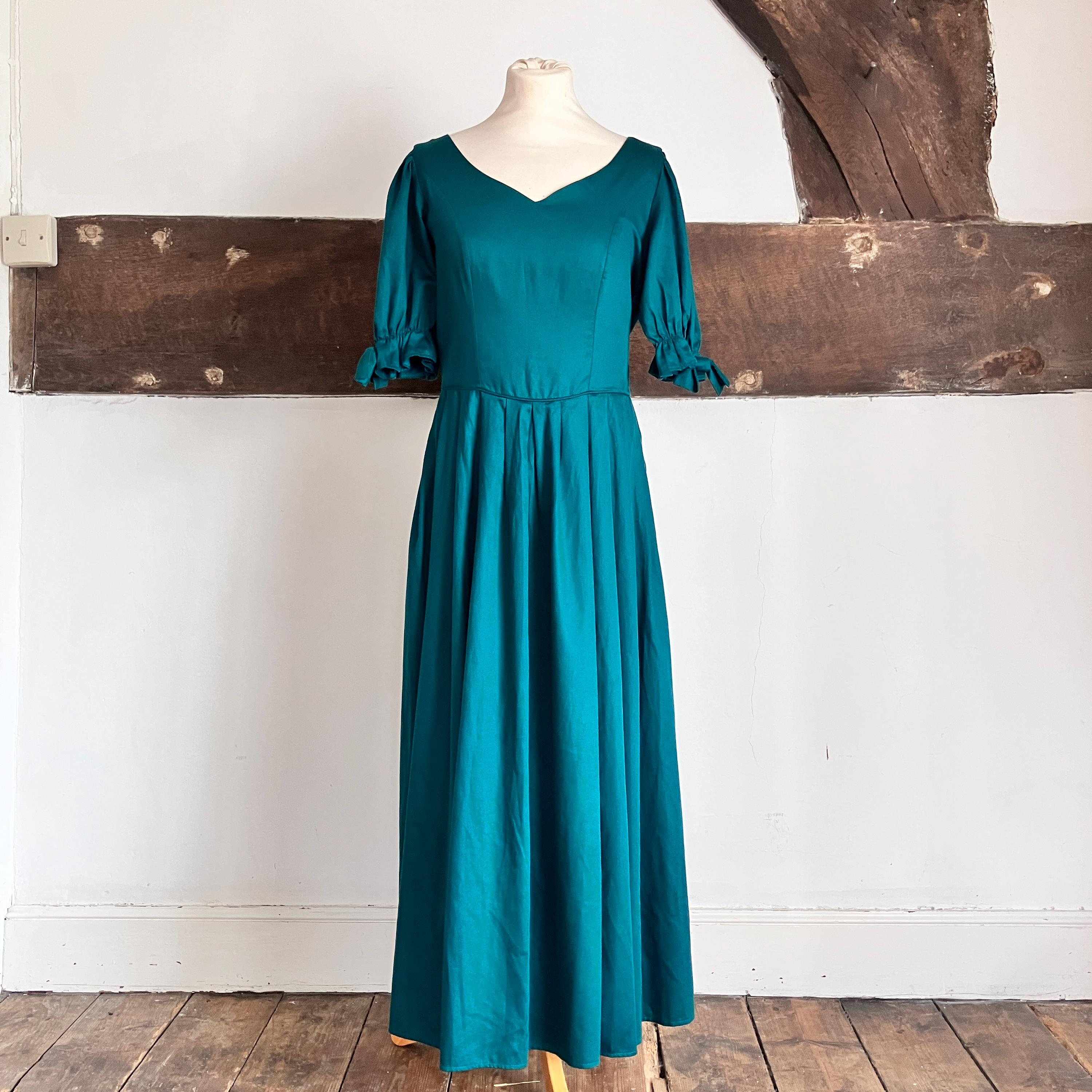 Vintage Laura Ashley Green Dress Vintage Laura Ashley Green Dress