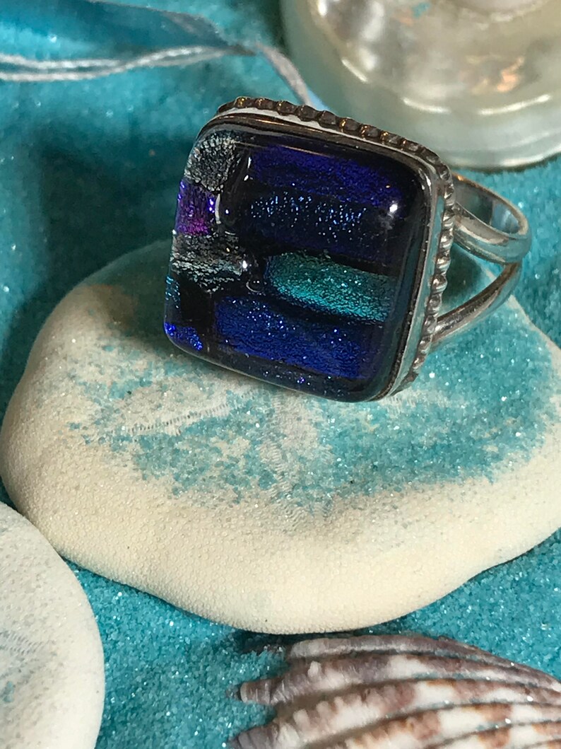 New American Artisan Crafted Sterling Silver .925 Blue Dichroic Glass Ring Size 8.5
