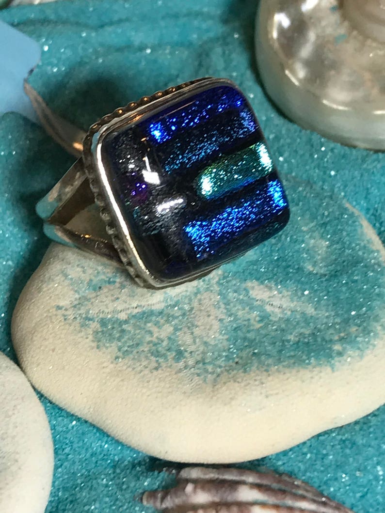 New American Artisan Crafted Sterling Silver .925 Blue Dichroic Glass Ring Size 8.5