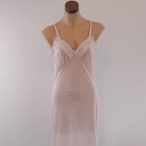 Vintage 50s 60s Pale Pink Lace Trim Full Slip Petticoat, Size 10
