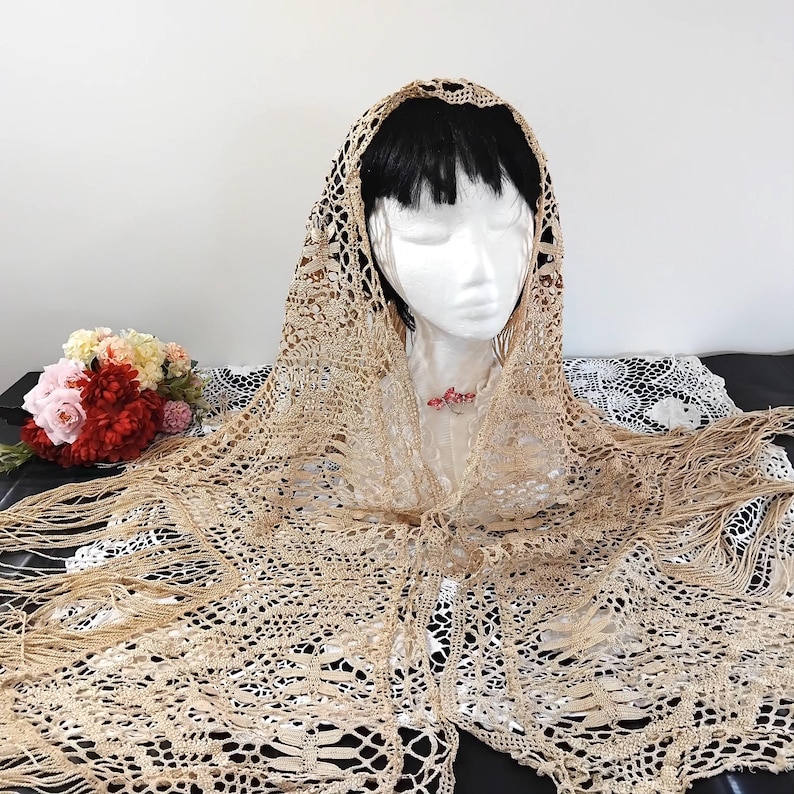 Antique 1850s Beige Belgian Bobbin Lace Head or Shoulder Wrap With ...