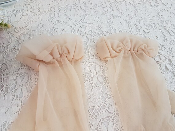 Vintage 50s Cream Fabric Short Gloves, Sheer Glov… - image 4